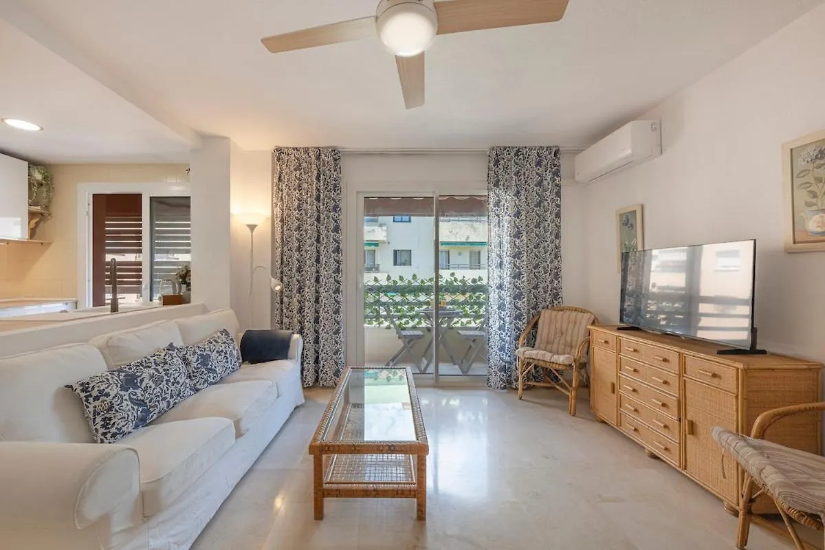 マルベーリャWonderful Flat With Privateterrace And Poolアパートメント