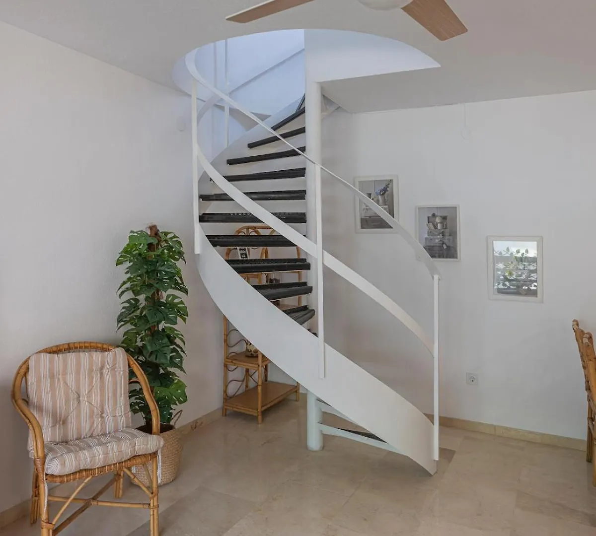 マルベーリャWonderful Flat With Privateterrace And Poolアパートメント